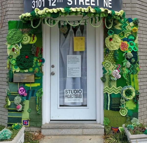 Green wall yarnbombing1